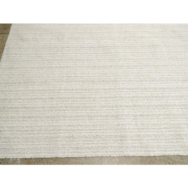 Textile Galerie Shabab Collection Mid-20th Century Handmade Turkish Flat-Weave Kilim Room Size Carpet For Sale - Image 7 of 10