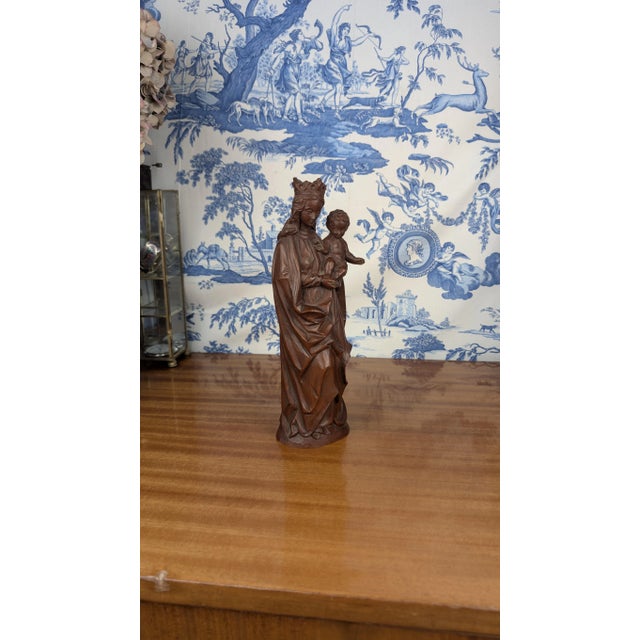 Vintage Neo-Gothic Style Virgin and Child in Resin with Patinated Wood Effect, 1980s For Sale - Image 9 of 12