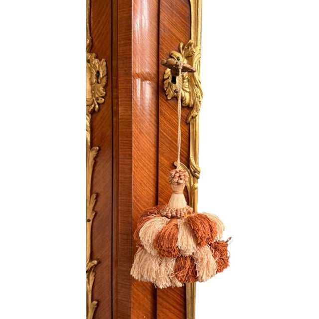 French 19th Century French Louis XV-Style Marquetry Vitrine With Gilt Bronze. For Sale - Image 3 of 10