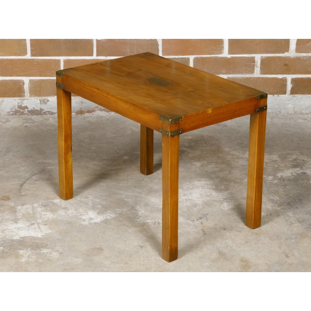 English Campaign Yew Wood 1920s Side Table with Brass Accents and Straight Legs For Sale - Image 4 of 12
