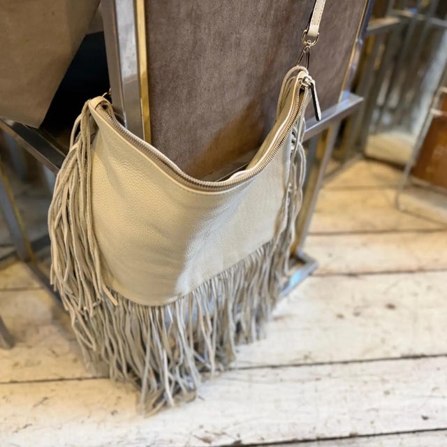 21st Century High Quality Cream Leather Italian Shoulder Bag by Avenue 67 For Sale - Image 13 of 18