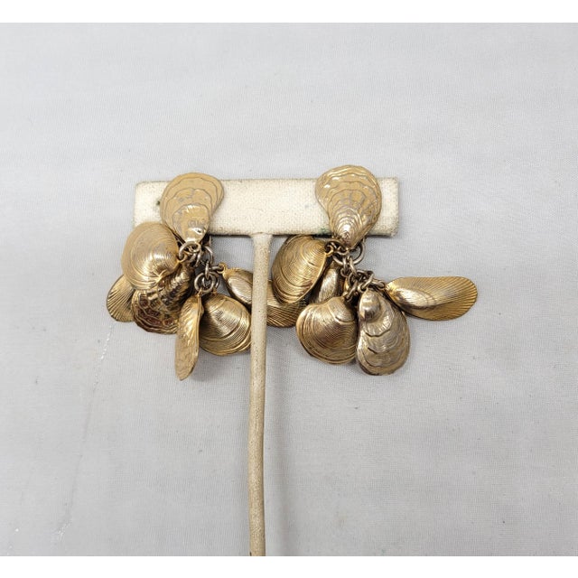 Vintage 1980 Signed Napier Goldtone Shell Cluster Dangle Clip Earrings - 2 Pieces For Sale In Philadelphia - Image 6 of 8