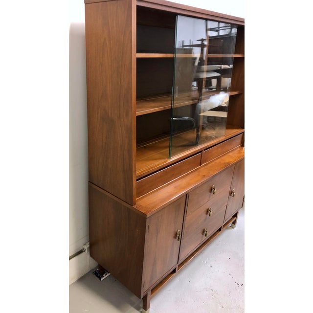 Distinctive by Stanley Furniture Mid Century Walnut Glass Front China