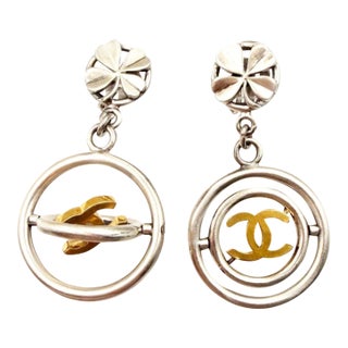 Chanel Vintage Rare Silver Round Clove Gold Spinning CC Clip on Earrings, A Pair For Sale