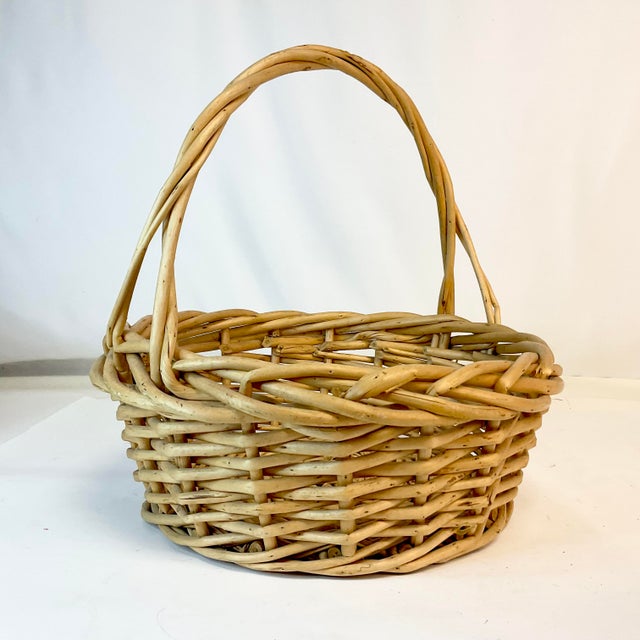 1980s Vintage French Style Boho Chic Coastal Gathering Basket For Sale - Image 5 of 12