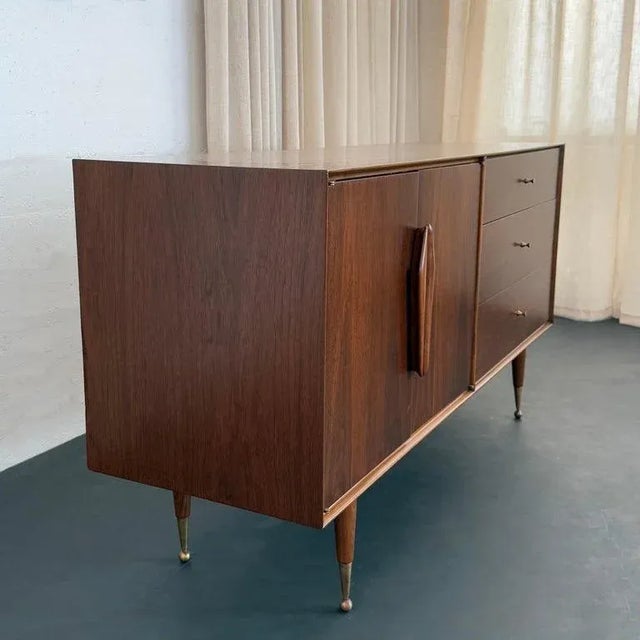 1950s 1950s Mid-Century Modern Brass and Walnut Credenza Dresser For Sale - Image 5 of 13