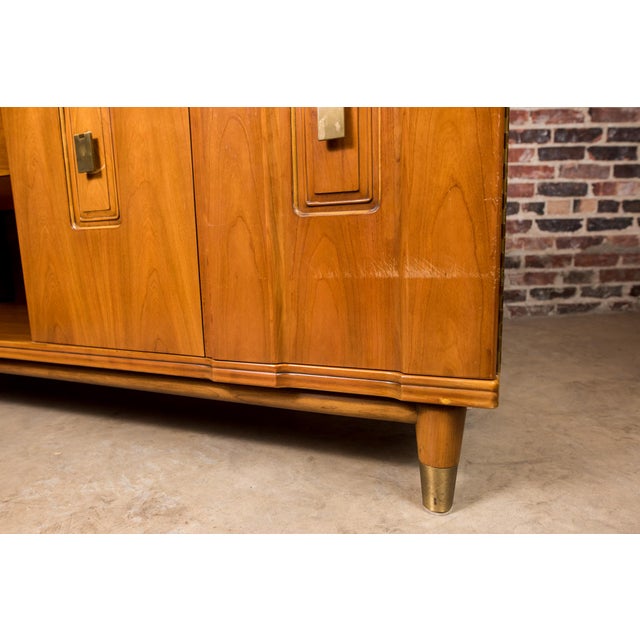 Cinnamon Mid-Century Modern John Widdicomb Dresser For Sale - Image 8 of 9