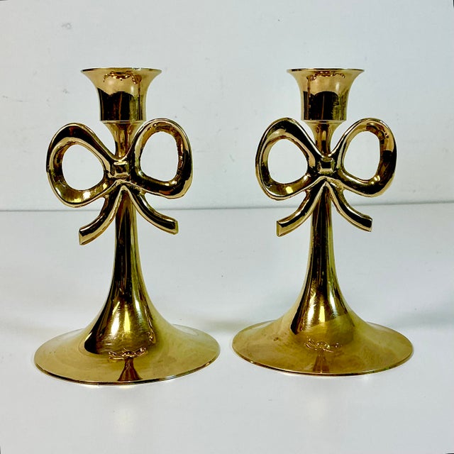 1950s Vintage Chippendale Hollywood Regency Brass Bow Candlestick Holders - A Pair. For Sale - Image 11 of 12