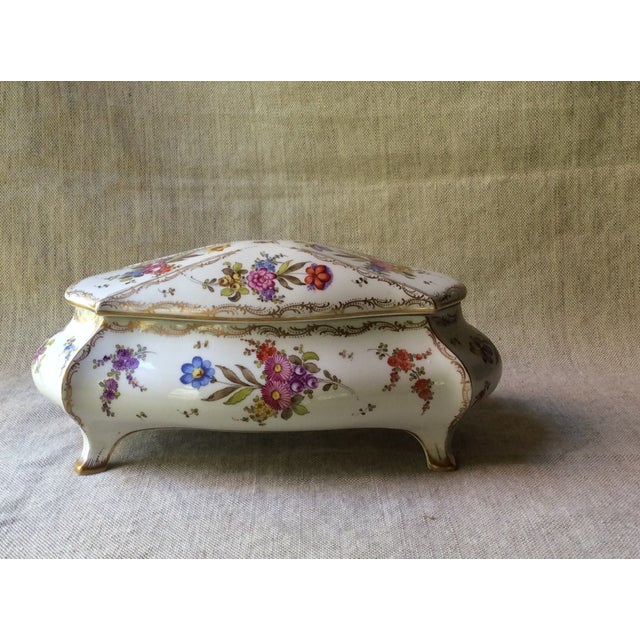 Exceptional Dresden Porcelain Covered Box by Adolph Hamann, Early 19th Century For Sale - Image 12 of 12