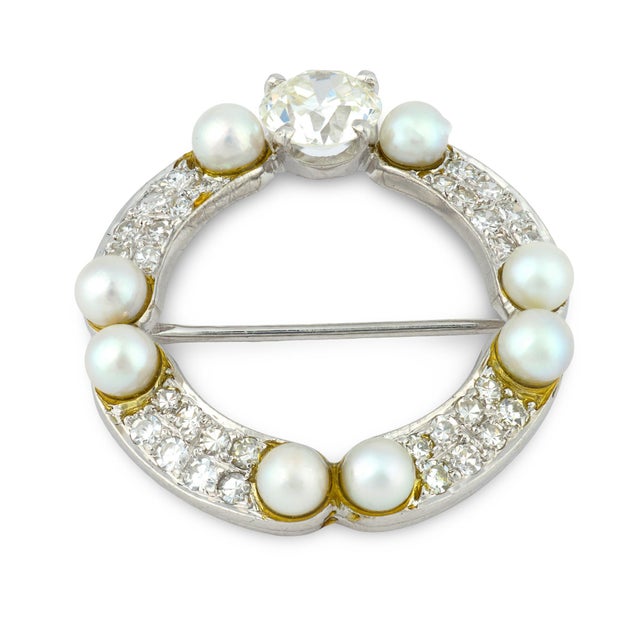 Traditional 1910s Edwardian Diamond Pearl Platinum Brooch For Sale - Image 3 of 6