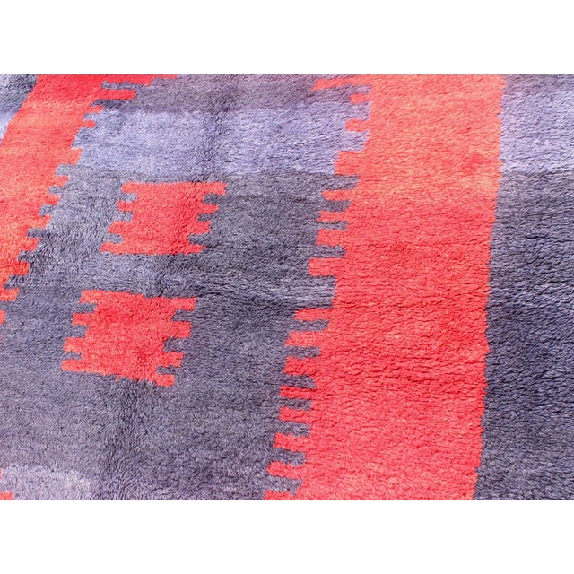 Turkish Tulu Rug With Modern Minimalist Design in Blue, Red and Luxurious Wool For Sale In Atlanta - Image 6 of 12