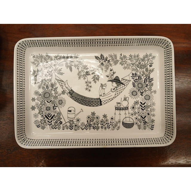 Rare Arabia of Finland 18-piece dish set. Includes platter, plate, and eight plate and cup pairs.