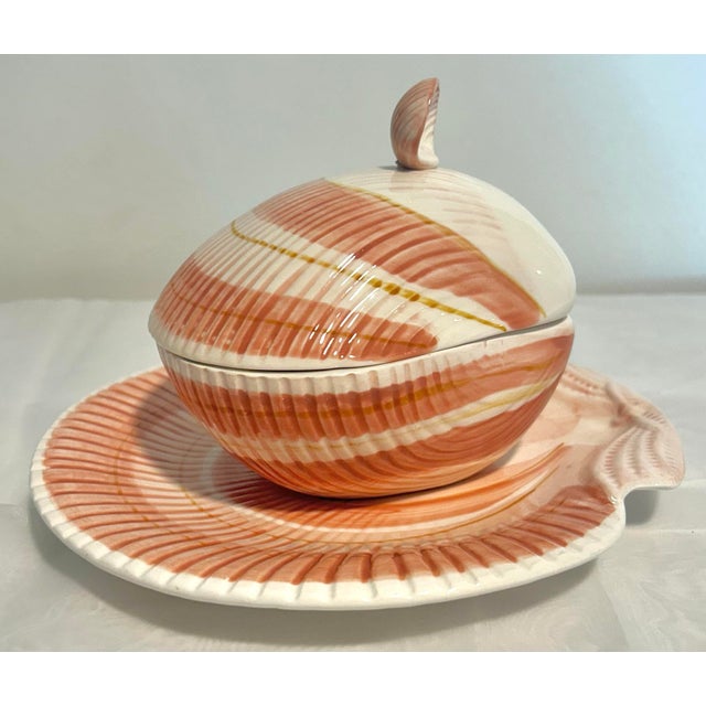 A fabulous statement piece from Fitz and Floyd’s iconic Coquille Shell collection. This sculptural chip and dip set...