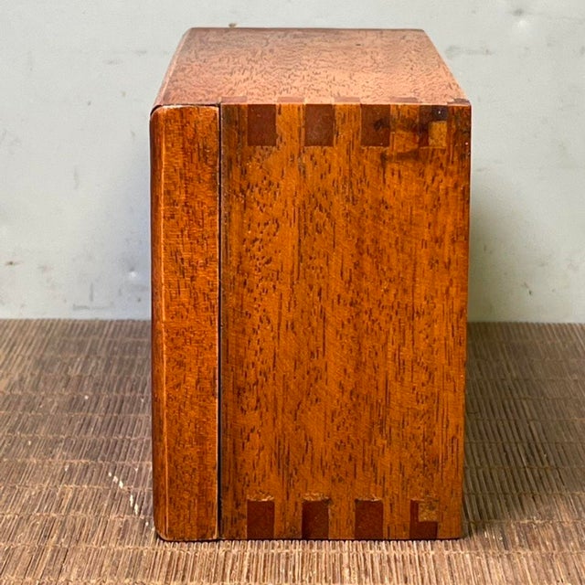 Peach Rosewood Box With Mother of Pearl Bird & Peach Inlay - Chinese Trinket Chest For Sale - Image 8 of 9