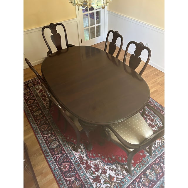 Beautiful authentic Ethan Allen dining room set in outstanding condition. This elegant Queen Anne-style set features a...