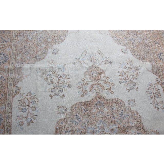 Turkish Hand-Knotted Vintage Floor Rug – Medallion & Vinework in Soft Earth Tones - For Sale - Image 11 of 13