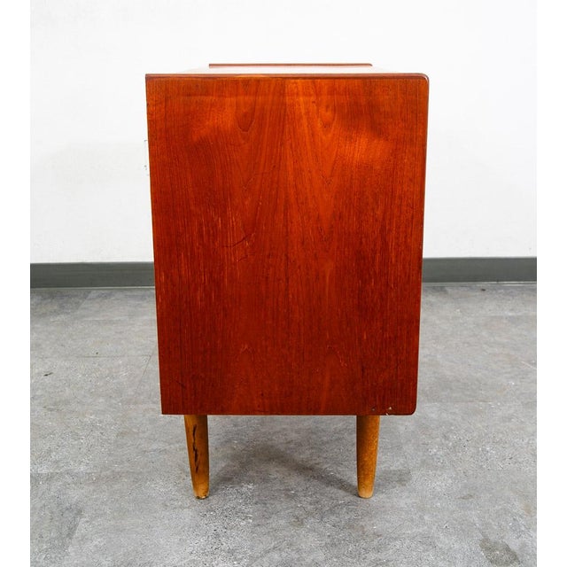 Mid-Century Modern Mid Century Danish Modern Chest of Drawers Dresser Teak Vintage Locking 5 MCM For Sale - Image 3 of 12
