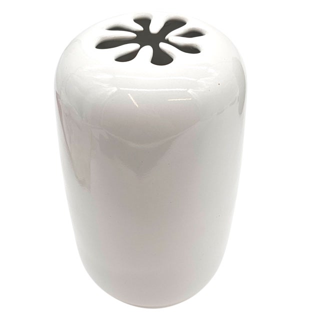 Traditional Modernist David Gil Art Pottery Vase in White Glaze With Iconic Asterisk Opening – 1995 For Sale - Image 3 of 5