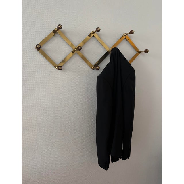 AT4 Fisarmonica Coat Rack in Bakelite and Brass by Luigi Caccia Dominioni for Azucena, 1955 For Sale - Image 6 of 6