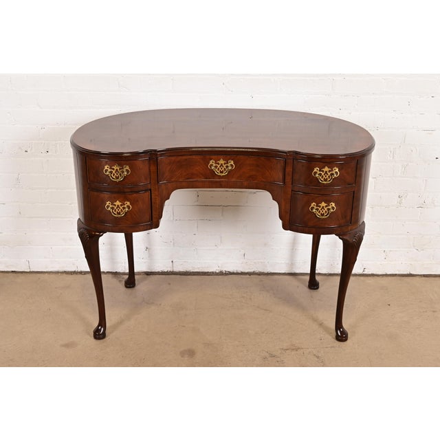 A gorgeous Queen Anne or Georgian style kidney shaped vanity or ladies writing desk By Henredon USA, Circa 1980s Beautiful...