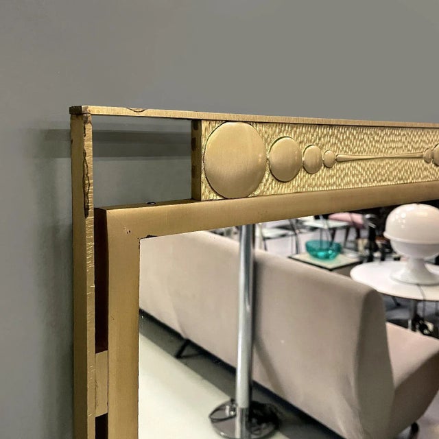 Gold Italian Modern Wall Mirror in Golden Metal with Geometric Decorations, 1980s For Sale - Image 8 of 11