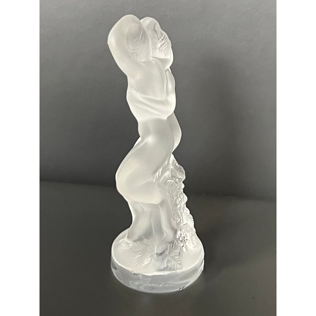 Beautiful Lalique France figurine showing two lovers. Great condition, ready to be showcased in your home!