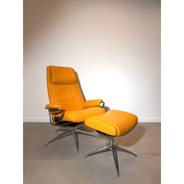 Yellow Set of City Recliner with Ottoman in Mustard Yellow Leather from Stressless For Sale - Image 8 of 8