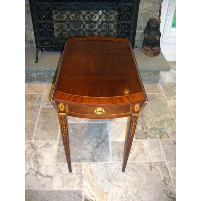 Hepplewhite 1950s Council Craftsman Inlaid Mahogany George III Federal, Hepplewhite,Pembroke Table For Sale - Image 3 of 10