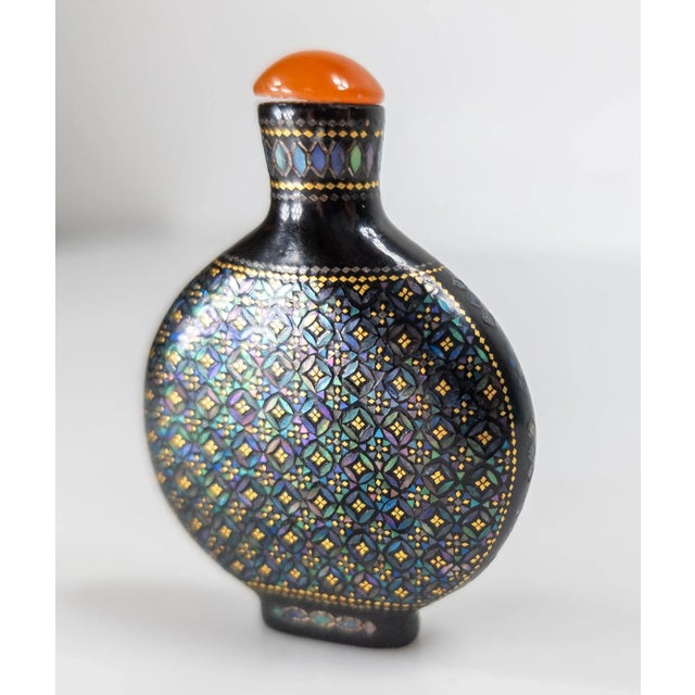 19th Century Chinese Lac Burgaute Snuff Bottle With Abalone, Mother of Pearl and Gold Inlay For Sale - Image 4 of 13