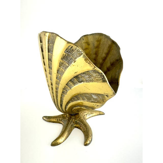1970s Vintage Brass Clamshell Dish on Starfish Base – Coastal Hollywood Regency Decor For Sale - Image 5 of 8