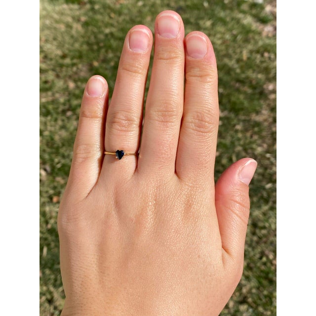 The Titanic: Natural Blue Heart Shaped Sapphire Ring in Yellow Gold For Sale - Image 10 of 11