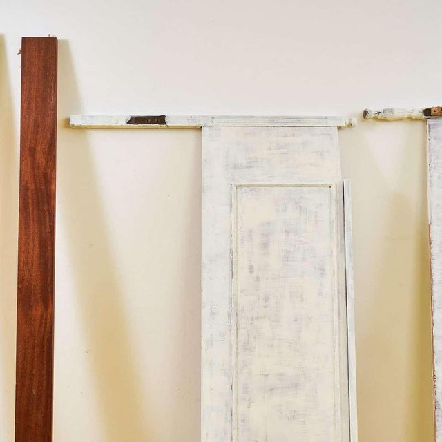 Item : discover this charming vintage white wooden bed, typical of the 1970s. Featuring a simple, linear design, it's...