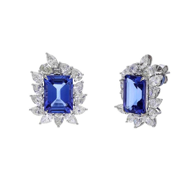 Modern Natural Tanzanite and Natural Diamond Earrings in 18k Gold For Sale - Image 3 of 8