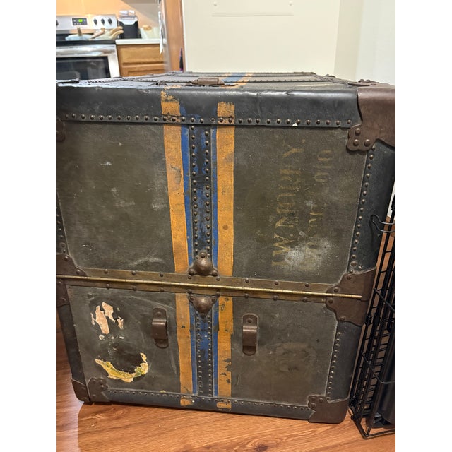Early 20th Century Winship & Sons Standing Wardrobe Trunk — Denver Provenance For Sale In Milwaukee - Image 6 of 10