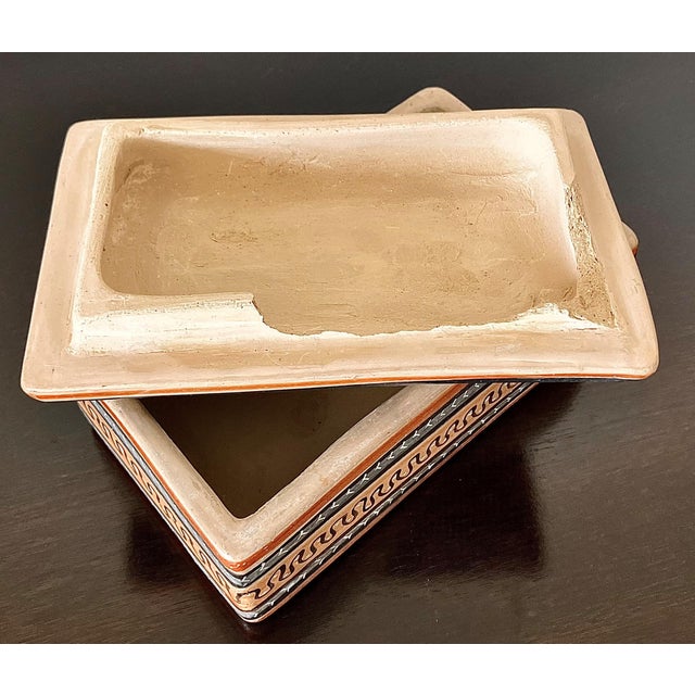 Late 20th-Century Rustic Bruñido Tonalá Lidded Whatnot Box, Mexico For Sale - Image 11 of 18