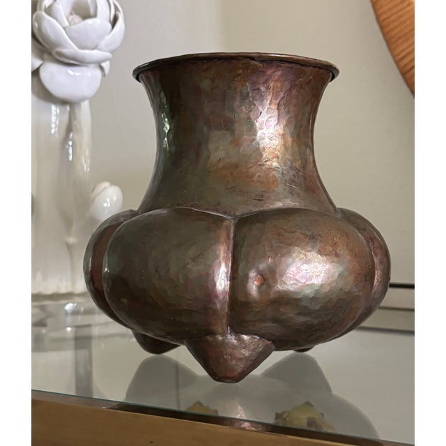 Copper Mid-20th Century Mexican Hammered Copper Gourd Vessel / Vase For Sale - Image 8 of 18
