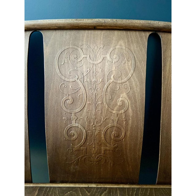 Thonet Bistro Style Bench in Curved Wood from Thonet, 1890s For Sale - Image 4 of 10