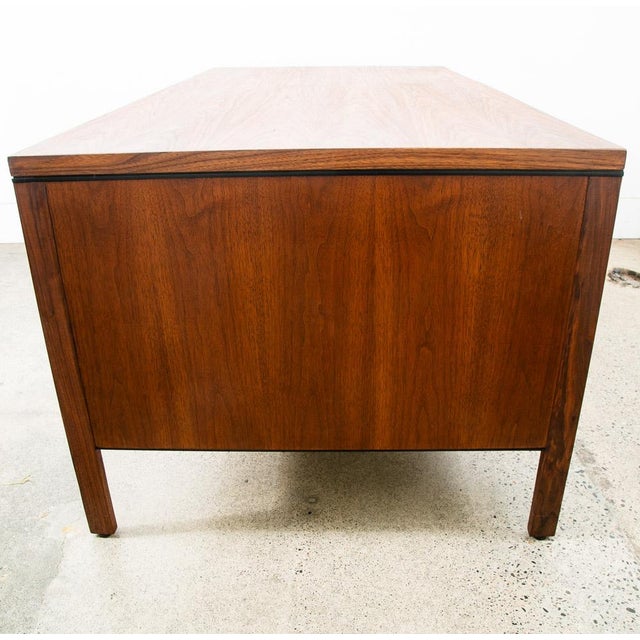 1960s Mid Century Modern Desk Executive 6 Drawer Walnut Solid Steelcase Wood Floating For Sale - Image 9 of 12