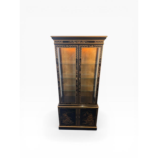 Drexel Heritage Chinoiserie Illuminated Curio Cabinet / Display Case With Gold Gilt Detailing For Sale In Boston - Image 6 of 15