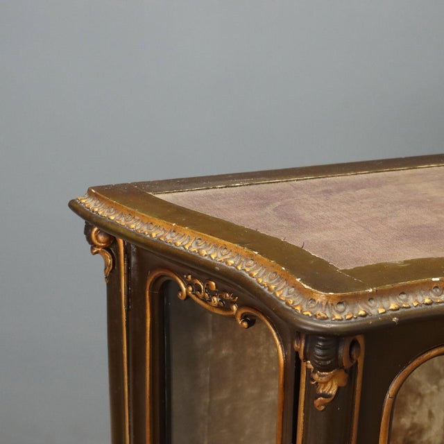 Barocchetto Style Showcase in Carved and Lacquered Wood For Sale - Image 6 of 12