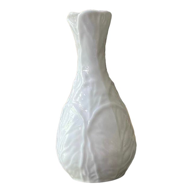Cabbage Leaf Pattern Bone White China 5.5” Coalport Vase Single Stem Bud Vase For Sale