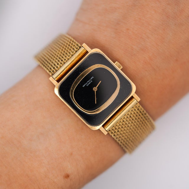 1990s Vintage Patek Philippe 25mm Square Ellipse 18k Gold Black Dial Watch For Sale - Image 5 of 16