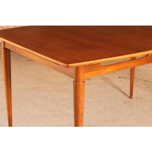 Mid-Century Modern Extendable Walnut Dining Table, 1960s For Sale - Image 4 of 13
