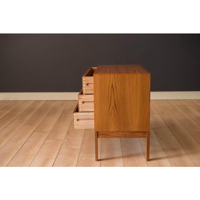 Brown Danish Modern Teak Chest of Drawers by Arne Wahl Iversen for Vinde Mobelfabrik For Sale - Image 8 of 11