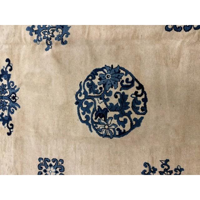 Chinese 1920s White Cream Medallion Geometric Knotted Wool Antique Chinese Peking Carpet Rug For Sale - Image 3 of 6