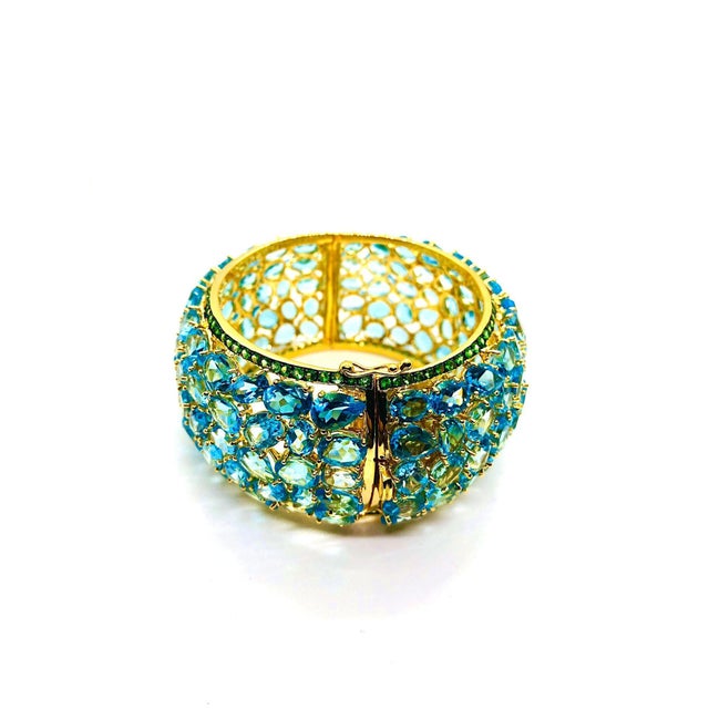 Metal Bochic “Capri” Vintage Natural Blue Topaz Cuff Set In 18K Gold & Silver For Sale - Image 7 of 9