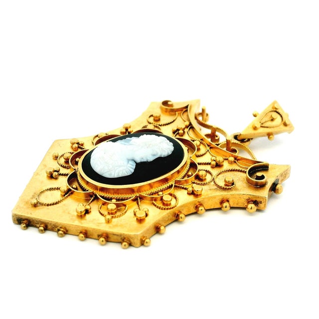 Victorian 15k Gold Onyx Hardstone Cameo Pendant, 1860–1880 For Sale In Miami - Image 6 of 7