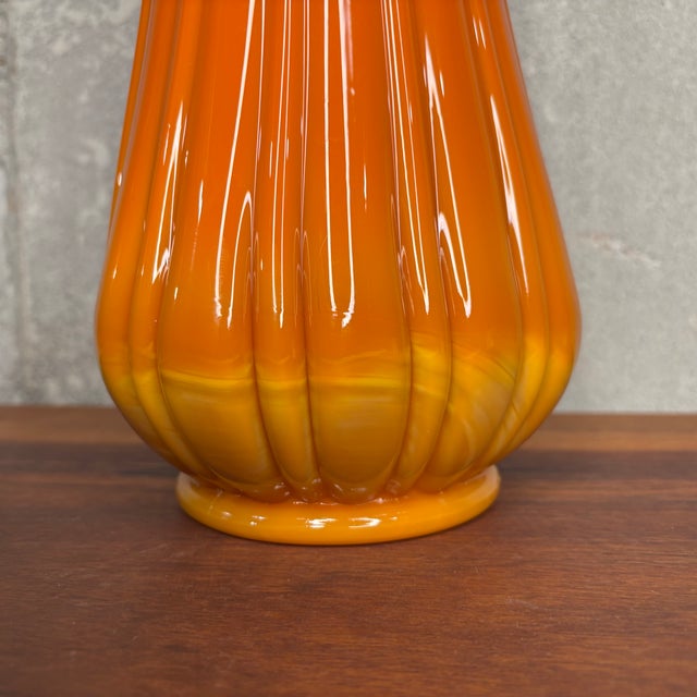Vintage Dark Orange Le Smith Ribbed Bittersweet Mid Century Modern Swung Vase For Sale - Image 4 of 8