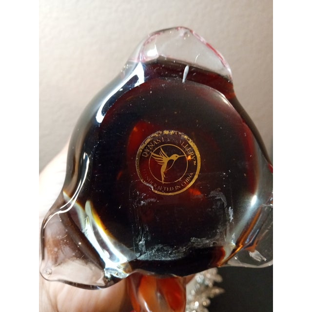 Red 1980s Dynasty Gallery Toucan on Pedestal Art Glass Sculpture For Sale - Image 8 of 8