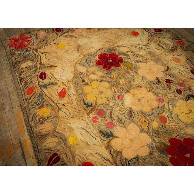 Late 19th Century 1880s Beige Floral Classic Folk Art Antique American Hooked Knotted Wool Rug For Sale - Image 5 of 9
